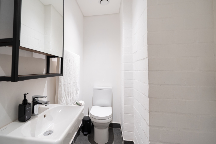 1 Bedroom Property for Sale in Sea Point Western Cape